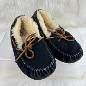 UGG WINTER LOAFERS SHOES 
SIZE 3 KIDS